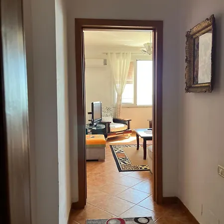 Beachfront - Steps From - Balcony - Fast Wifi *
