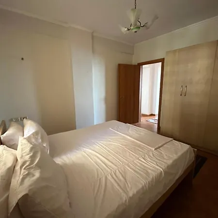 Apartamento Beachfront - Steps From - Balcony - Fast Wifi Durrës