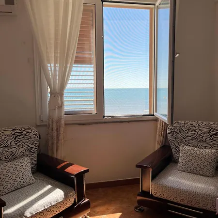 Beachfront - Steps From - Balcony - Fast Wifi