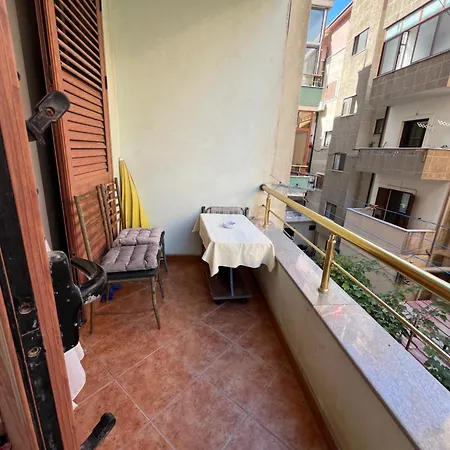 Beachfront - Steps From - Balcony - Fast Wifi