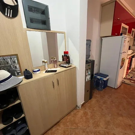 Beachfront - Steps From - Balcony - Fast Wifi * Durrës